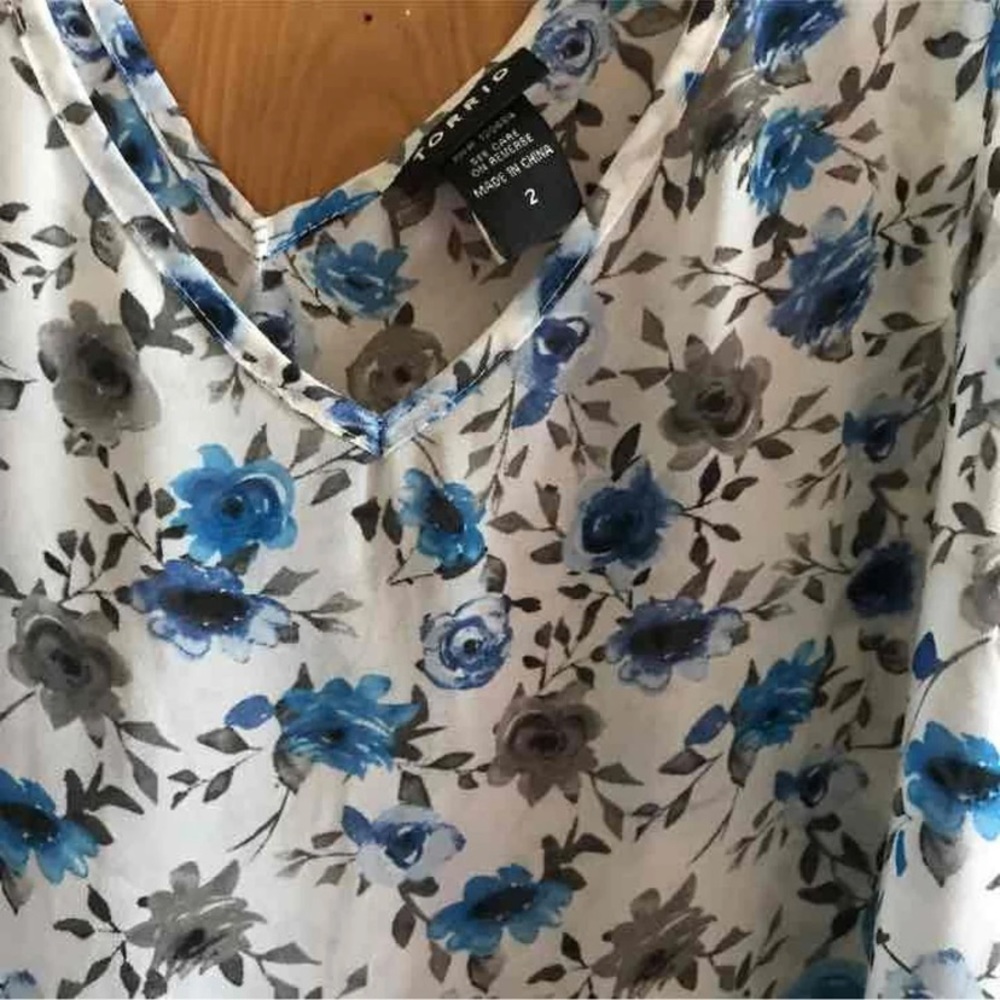 Blouse - Picture 2 of 3
